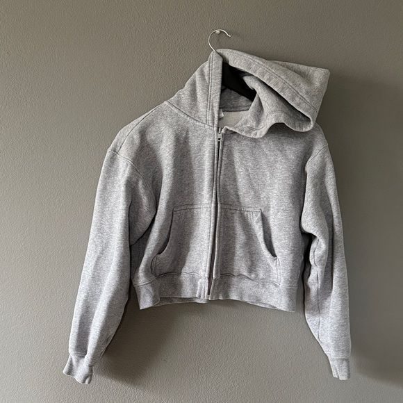 ARITZIA CROPPED ZIP UP - Picture 1 of 4